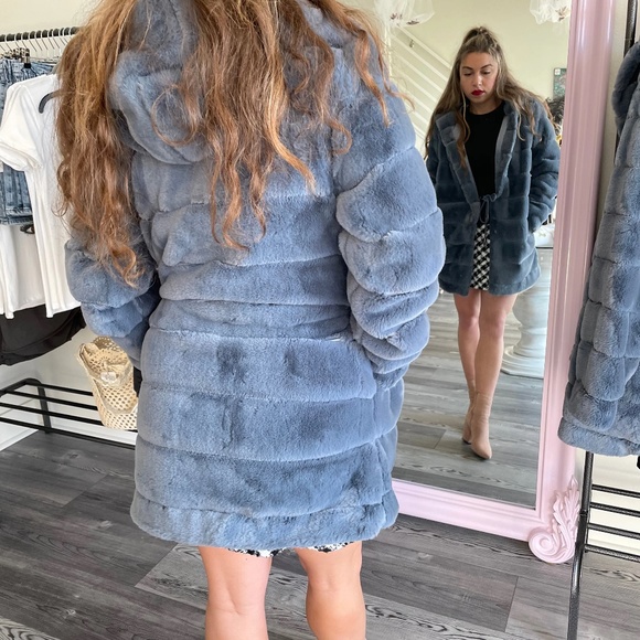 Light Blue Faux Fur Jacket / Coat - Picture 4 of 4